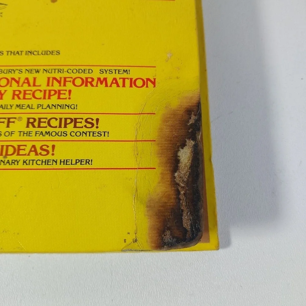 Pillsbury Kitchens' Family Cookbook‎ Hardcover Ring Binder (1979)